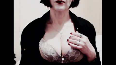 Snapshot of naughtyjenniferxx chatting on 04.17.26 Jenny online show from 04.17.26