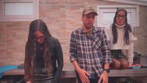 Snapshot of naughtyluxe chatting on 11.05.25 ANDREA STEPH MIKE online show from 11.05.25