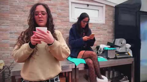 Snapshot of naughtyluxe chatting on 12.04.25 ANDREA STEPH MIKE online show from 12.04.25