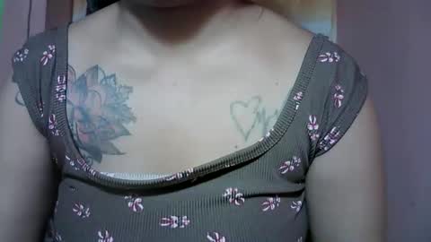 naughtymom_33 online show from 11.25.25