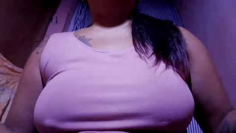 Snapshot of naughtymom_33 chatting on 07.27.26 naughtymom_33 online show from 07.27.26