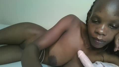 Snapshot of naughtysweetpie chatting on 11.10.25 naughty online show from 11.10.25