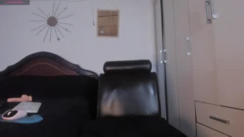 Snapshot of naugthy_curvy1_ chatting on 05.29.26 sara online show from 05.29.26