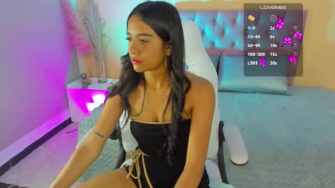 Snapshot of naugthy_skinny chatting on 09.29.25 Angela online show from 09.29.25