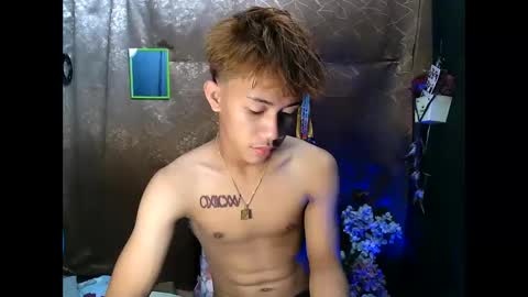 Snapshot of naugthyboyloy chatting on 09.22.25 Loy online show from 09.22.25