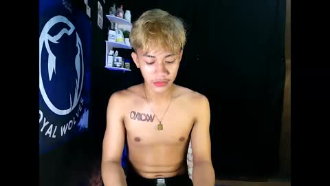 Snapshot of naugthyboyloy chatting on 11.17.25 Loy online show from 11.17.25