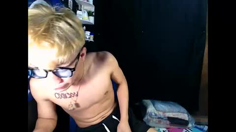 Snapshot of naugthyboyloy chatting on 11.19.25 Loy online show from 11.19.25