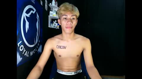 Snapshot of naugthyboyloy chatting on 11.26.25 Loy online show from 11.26.25