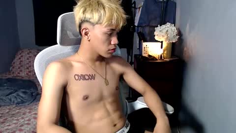 Snapshot of naugthyboyloy chatting on 12.15.25 Loy online show from 12.15.25