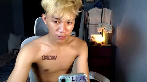 Snapshot of naugthyboyloy chatting on 12.17.25 Loy online show from 12.17.25