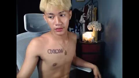 Snapshot of naugthyboyloy chatting on 12.18.25 Loy online show from 12.18.25