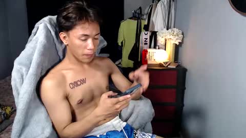 Snapshot of naugthyboyloy chatting on 01.06.26 Loy online show from 01.06.26