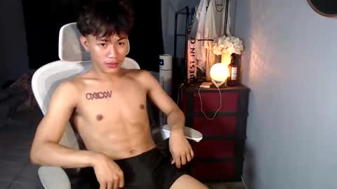 Snapshot of naugthyboyloy chatting on 01.18.26 Loy online show from 01.18.26