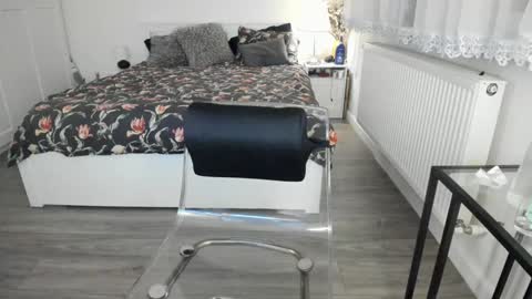 KimBeee online show from 02.08.25