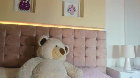 Snapshot of naya_velvet chatting on 11.21.25 NAYA VELVET online show from 11.21.25