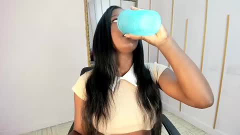 Nayaris 3 online show from 09.15.25