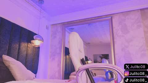 Snapshot of naylapot_ chatting on 01.21.25 Juli online show from 01.21.25