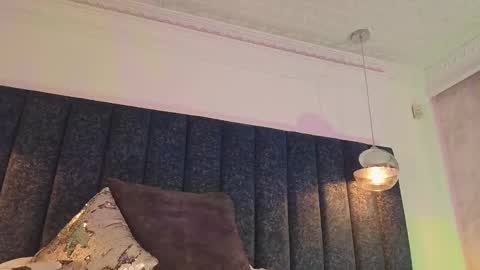 Snapshot of naylapot_ chatting on 02.15.25 Juli online show from 02.15.25