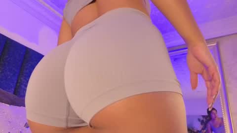 Snapshot of naylapot_ chatting on 02.19.25 Juli online show from 02.19.25