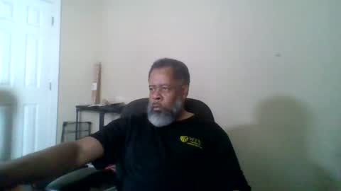 Snapshot of ncmale2021 chatting on 09.25.25 Terry online show from 09.25.25