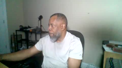 Snapshot of ncmale2021 chatting on 10.03.25 Terry online show from 10.03.25