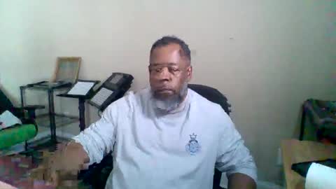 Snapshot of ncmale2021 chatting on 10.18.25 Terry online show from 10.18.25