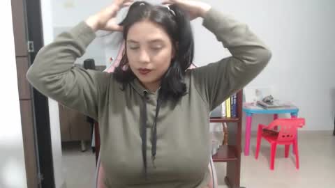 Snapshot of nebyula_star chatting on 10.12.25 Nebyula online show from 10.12.25