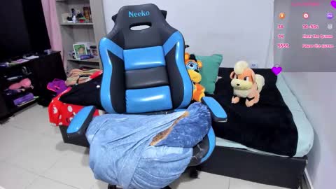 Geek Nicole    im Neeko UwU online show from 11.05.25