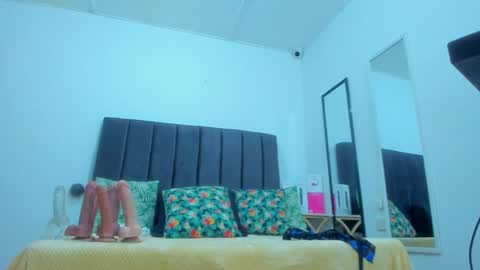 Snapshot of neferet_opal chatting on 10.22.25 neferet_opal online show from 10.22.25