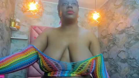 Snapshot of neffertiry_ebonny chatting on 04.14.26 Nefer online show from 04.14.26