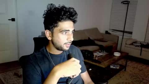 Snapshot of neilsing chatting on 10.04.25 neil online show from 10.04.25