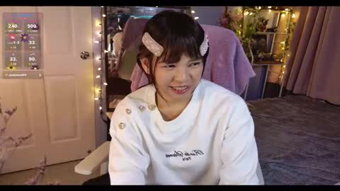 Snapshot of nekolicious143 chatting on 12.04.25 Neko online show from 12.04.25