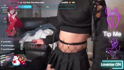 Snapshot of nekosamauwu chatting on 11.14.25 NekoSamaUwU online show from 11.14.25