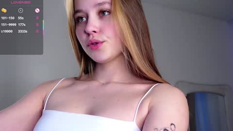 Snapshot of neldaaskins chatting on 02.04.25 Lana online show from 02.04.25