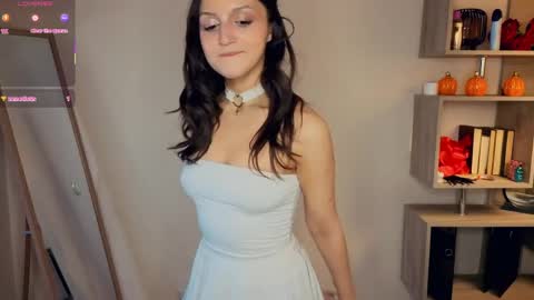 Vicky and Beatrice online show from 04.24.26
