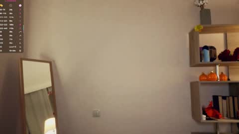 Vicky and Beatrice online show from 05.03.26