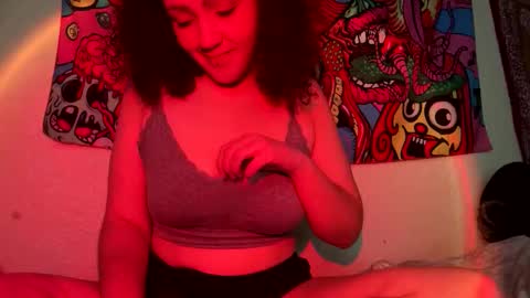 Snapshot of nellbee chatting on 11.19.25 Nell xo online show from 11.19.25