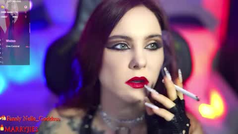 Snapshot of nelle_ chatting on 11.04.25 online show from 11.04.25