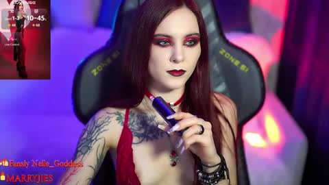 Snapshot of nelle_ chatting on 11.10.25 online show from 11.10.25