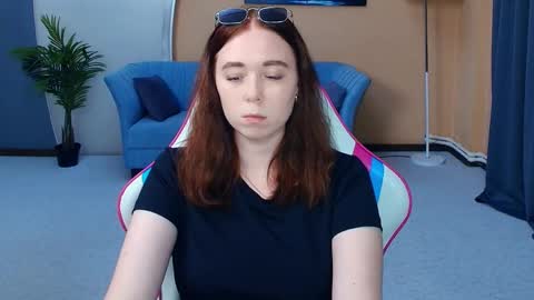 Snapshot of nelliemathers chatting on 05.18.26 Nelli online show from 05.18.26
