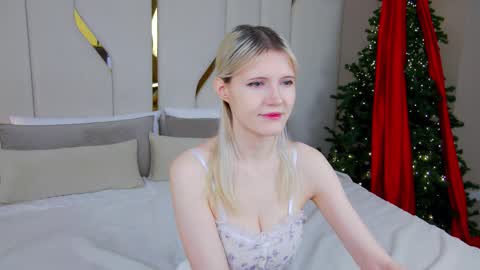 Snapshot of nellloyns chatting on 12.16.25 Nelly online show from 12.16.25