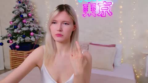 Snapshot of nellloyns chatting on 01.06.26 Nelly online show from 01.06.26