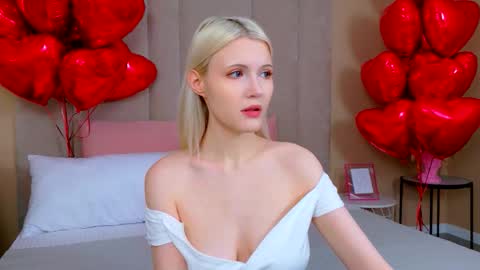 Snapshot of nellloyns chatting on 02.08.26 Nelly online show from 02.08.26