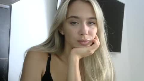 Snapshot of nelly_fortu chatting on 05.07.26 nelly_fortu online show from 05.07.26
