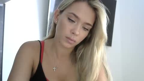 Snapshot of nelly_fortu chatting on 05.22.26 nelly_fortu online show from 05.22.26