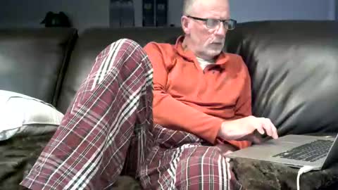 Snapshot of neman4u2c chatting on 10.04.25 Jack online show from 10.04.25