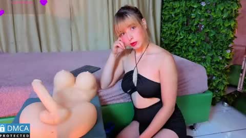 Salome Nena cupcake online show from 04.15.26