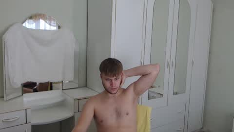 Snapshot of nenvol1 chatting on 01.10.25 better ask online show from 01.10.25