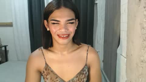 neomi online show from 10.15.25