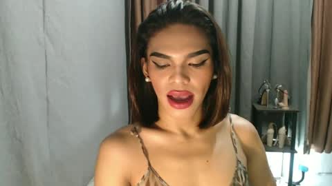 neomi online show from 06.22.26